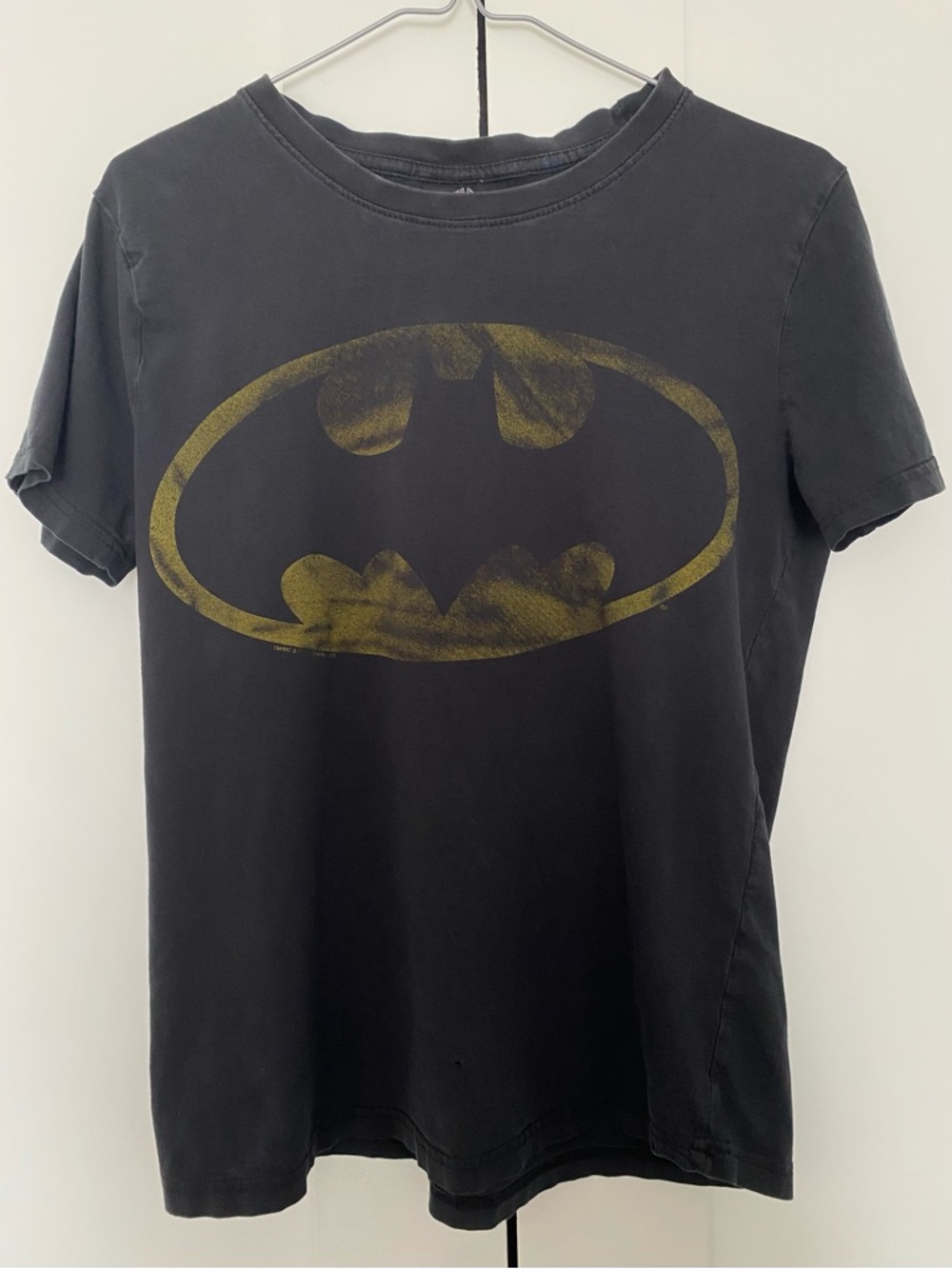 Vintage Take Cover Batman Logo Unisex Graphic Tee Medium Black